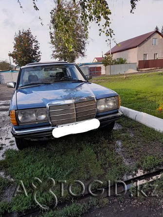 Продам мерседес 123 кузов дизель объём 2.4 год выпуска 1984 в хорошем состоянии резина новая  в Акмолинской области  Акмолинская область - изображение 1