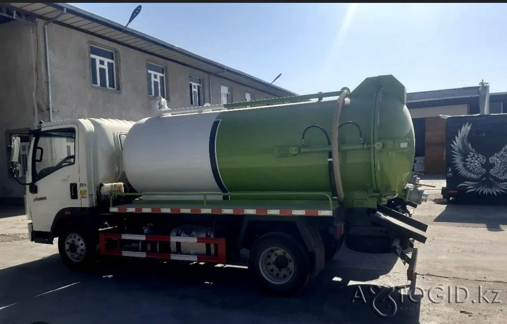 Septic tank pumping and toilet  - photo 1