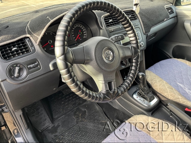 Volkswagen Polo, 2012 года в Атырау Атырау - изображение 13