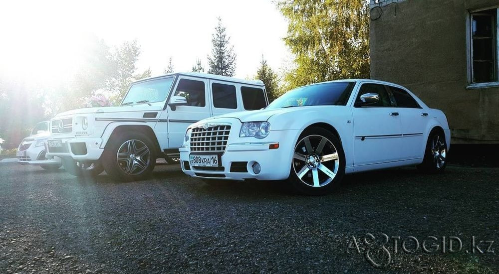 Прокат машин аренда той лимузин крайслер Гелик катание роддом выписка Семей - изображение 2