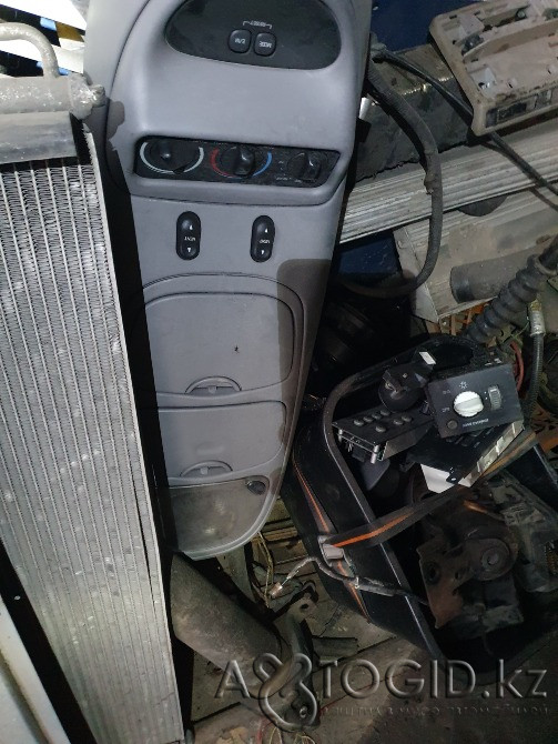 Шевролет Субурбан и Линкольн Навигатор по запчастям глушитель бензобак коса стеклоподъемник компъютр Алматы - 6 сурет