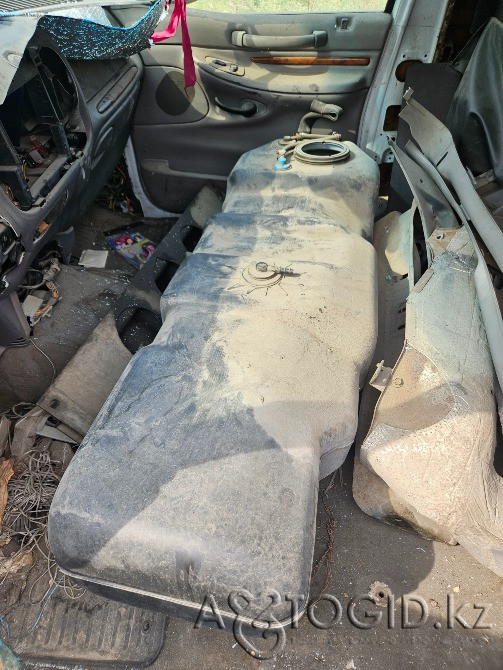 Шевролет Субурбан и Линкольн Навигатор по запчастям глушитель бензобак коса стеклоподъемник компъютр Алматы - 3 сурет