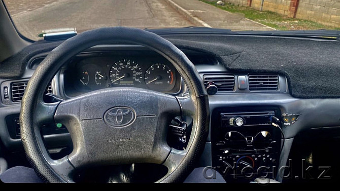 Toyota Camry 1998 года Алматы - изображение 6