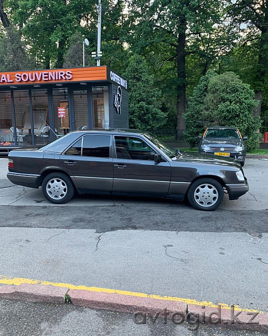 Mercedes-Benz автокөліктері, Алматыда 8 жыл Алматы - 5 сурет