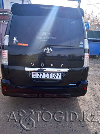 Продажа Toyota Voxy, 2006 года в Атырау Атырау - изображение 2