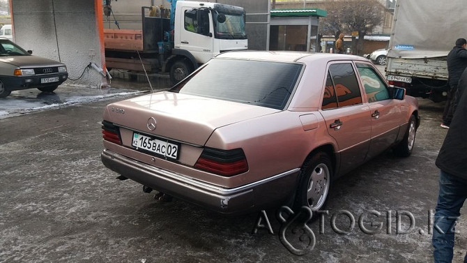 Продажа Mercedes-Bens 220, 1993 года в Алматы Алматы - изображение 2