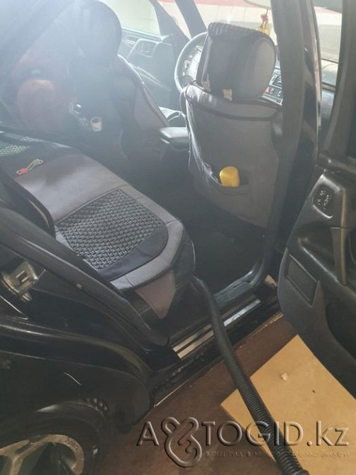 Mercedes-Benz автокөліктері, Астанада 8 жаста  Астана - 4 сурет