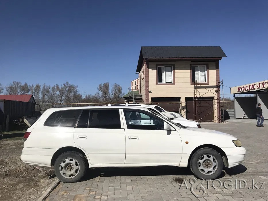 Легковые автомобили Toyota,  4  года в Алматы Алматы - изображение 1