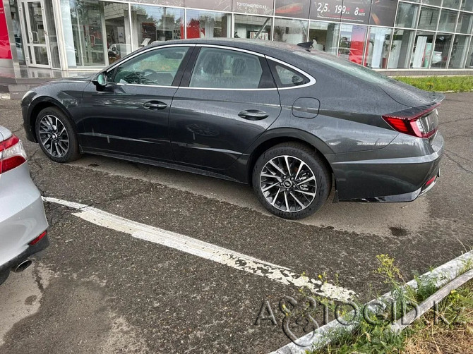 Hyundai Sonata, 8 years old in Astana  Astana - photo 1