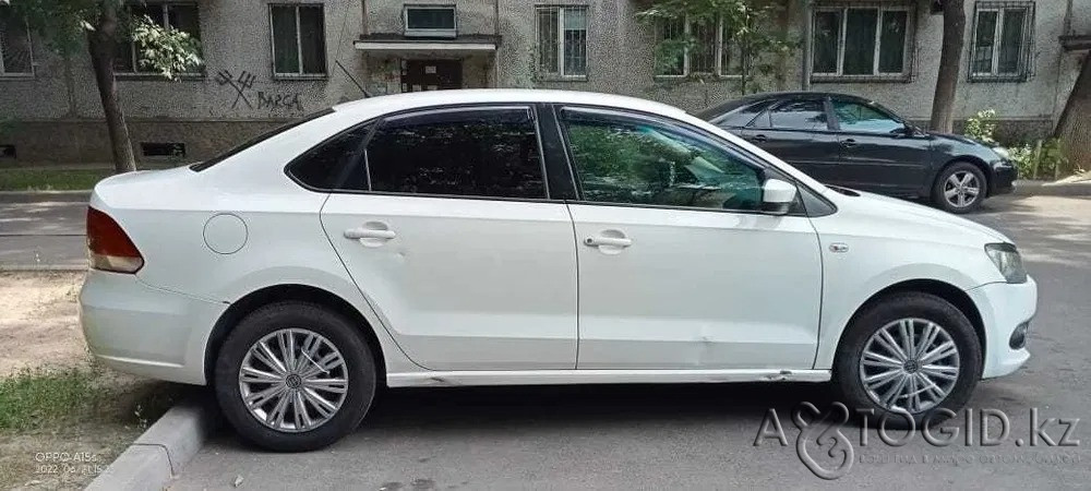 Volkswagen Polo,  8  года в Алматы Алматы - изображение 2