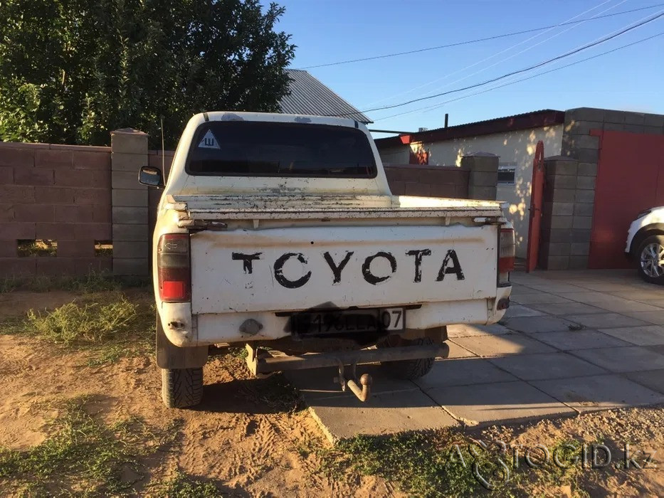 Toyota Hilux Pick Up,  2  года в Уральске Уральск - изображение 1