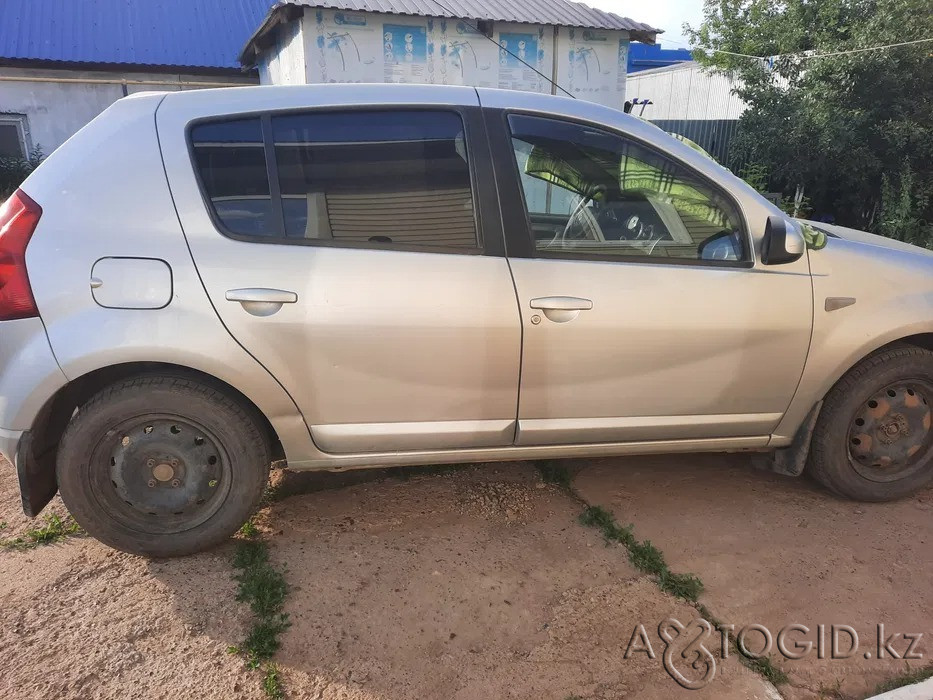 Renault Sandero,  5  года в Уральске Уральск - изображение 3
