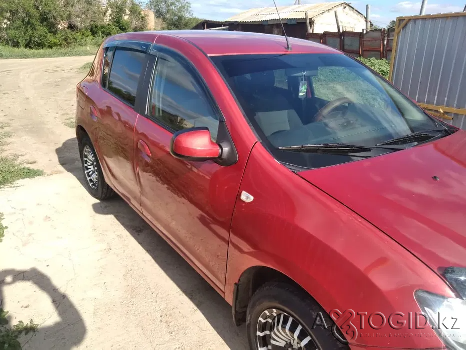 Renault Sandero,  5  года в Уральске Уральск - изображение 2